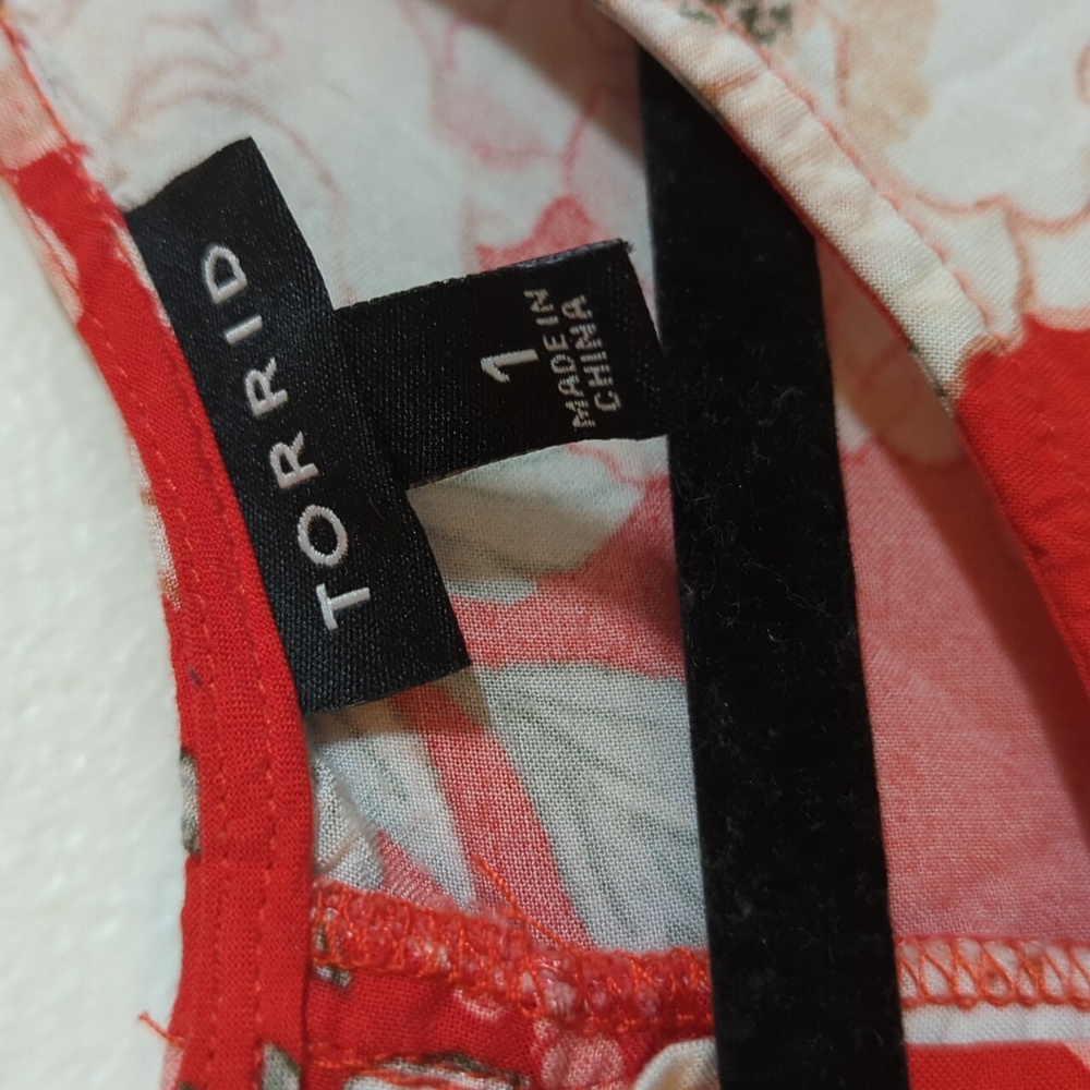 Torrid Red Cream Floral Round Neck Button Up Back Sleeveless Top Size 1‎ - Picture 7 of 8